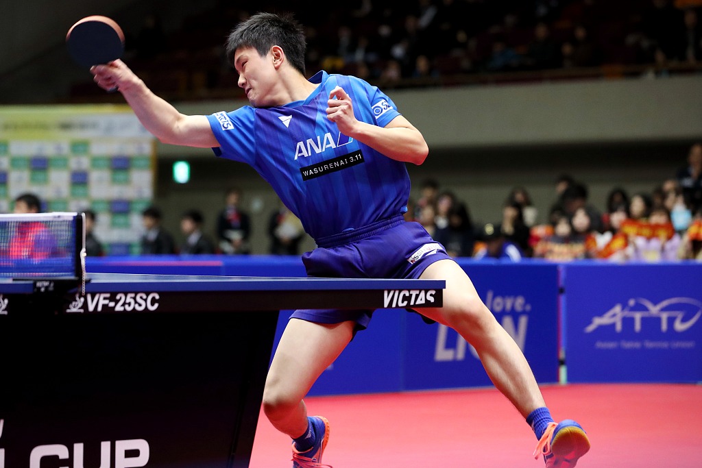 露了游泳基 露了游泳基